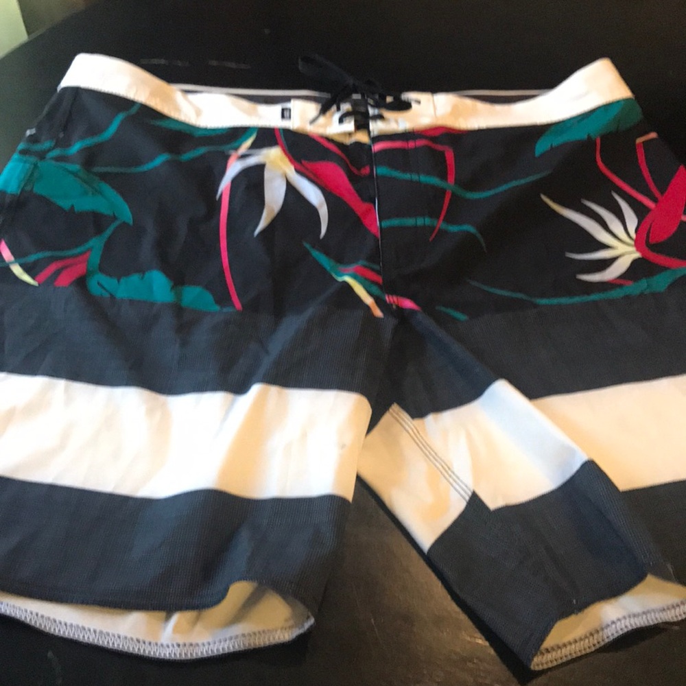 NWOT 38 Men’s Vans Swim Patchwork Trunks 🌟